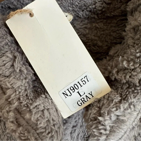 NWT Boutique New In Large Gray Cable Pattern Soft Fleece Fur Jacket Shacket New - Picture 5 of 6